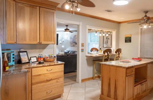 North Northwest Pensacola Casa | Jan's Oasis Family Retreat Pool Bar Games & Fun