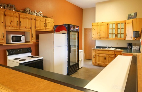 Benson County Cabina | Jan's RV Park and Lodge near Devil's Lake