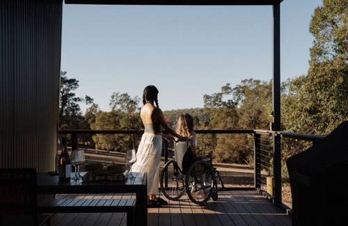 Keysbrook Cabina | Jana the Tiny Cabin in Serpentine