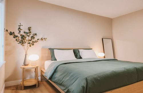 New Westminster Casa | Japandi Oasis: Tranquil Retreat in the Heart of New Westminster