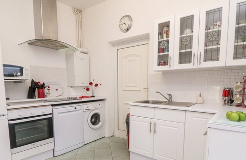 Ebford Cabaña | JASMINE AT MAGNOLIA LAKE, romantic, with a garden in Dawlish