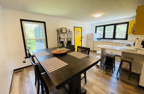 Newport Casa | Jasmine House-Dog, family friendly-5 mins Douglas Lake-Large yard-Country Vibe