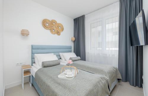 Dabki Apartamento | Jasny Apartament z Jedną Sypialnią w Dąbkach Tuż przy Plaży z Parkingiem by Noclegi Renters