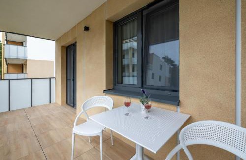 Dabki Apartamento | Jasny Apartament z Jedną Sypialnią w Dąbkach Tuż przy Plaży z Parkingiem by Noclegi Renters