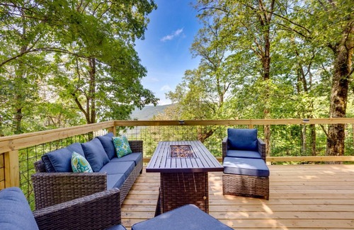 Tate Casa | Jasper Vacation Rental with Decks, Fire Pit and Views!
