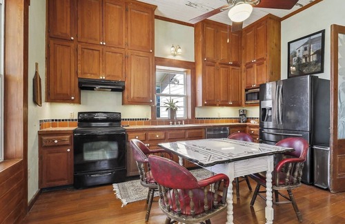 St. Francisville Casa | Jasperilla Pink House