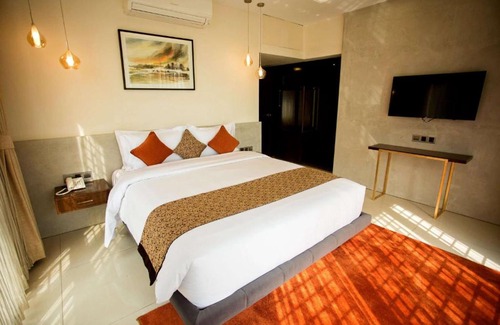Gulshan Hotel | Jatra Flagship Dhaka Lake View