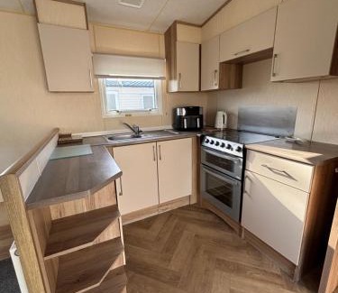 Great Yarmouth Complejo | Jay 28, California Cliffs, Parkdean, Sleeps Eight, Free Wi-Fi, Pet Friendly, Bed Linen and Towels Included