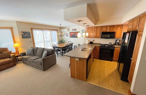 North Troy Casa | Jay Peak 2BR/2BA Ski-in/Ski-Out V341