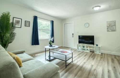 Temple Crest Apartamento | Jay’s Cozy Safari - Steps away from Busch Gardens