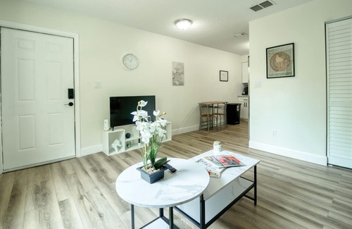 Temple Crest Apartamento | Jay’s Cozy Safari - Steps away from Busch Gardens