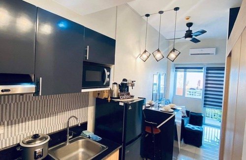 San Dionisio Condominio | Jazz's Cozy Abode- W/PS4,Netflix,Karaoke/Near NAIA