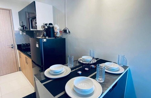 San Dionisio Condominio | Jazz's Cozy Abode- W/PS4,Netflix,Karaoke/Near NAIA