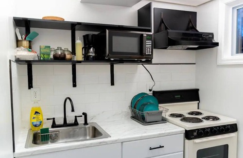Coram Apartamento | JC Entire Apartment remodeled, close to Airport and Ferry