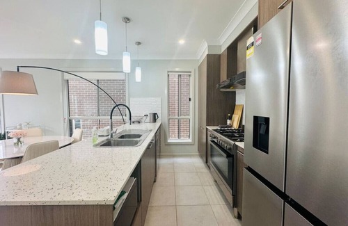 Bardia Casa | JC House - 4 Br, AC & Wi-Fi Close Coles & Train