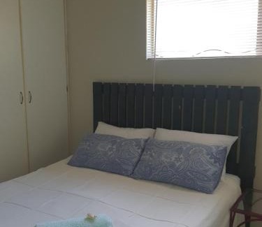 Sinoville Apartamento | Jean Michael Self-catering apartment for stay overs