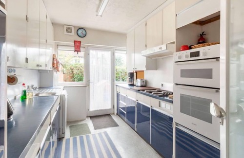 Coombe Vale Casa | Jeanettes by Interhome