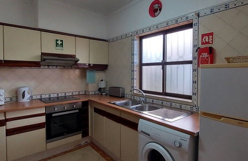 Areias de Sao Joao Hotel | Jeannies Oura Estrela Apartamentos