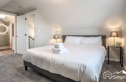 Jefferson Park Casa | Esta casa es de 3 dormitorios, 2 baños, ubicada en Denver, CO.