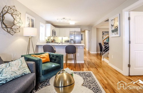 Jefferson Park Casa | Esta casa es de 3 dormitorios, 2 baños, ubicada en Denver, CO.