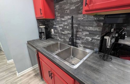Jeffersonville Casa | Jeffersonville Oasis, Pet Friendly, Free Parking!nn