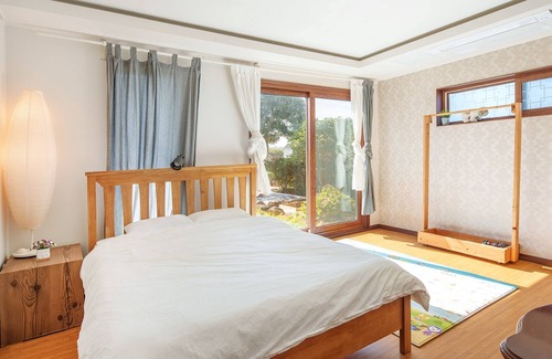 Aewol Casa | Jeju Brickninemansion