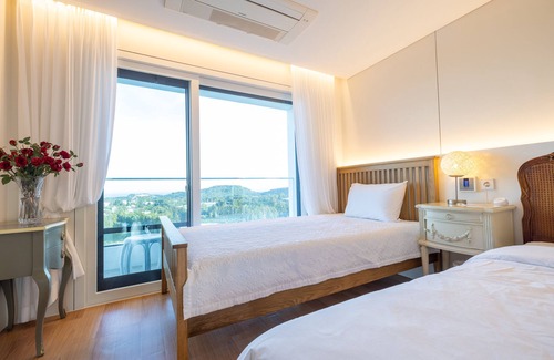Seogwipo City Hotel | Jeju Bunker Hotel & Resort