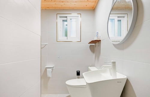Aewol Casa | Jeju Dalbaekstay