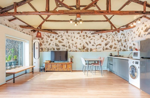 Namwon Casa | Jeju Doldamhankil Pension