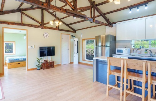 Namwon Casa | Jeju Doldamhankil Pension