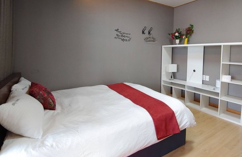 Namwon Casa | Jeju Halla and Tam Pension