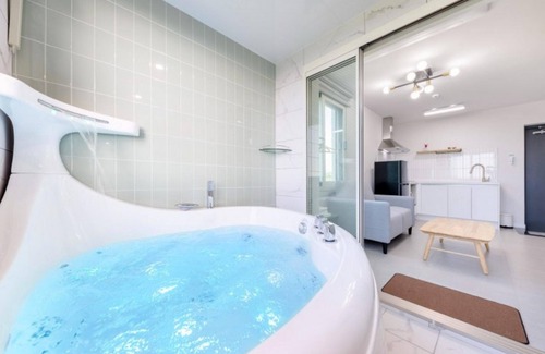 Hallim Casa | Jeju Liverpool & Spa Pension