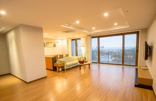 Aewol Hotel | Jeju Marevo Resort