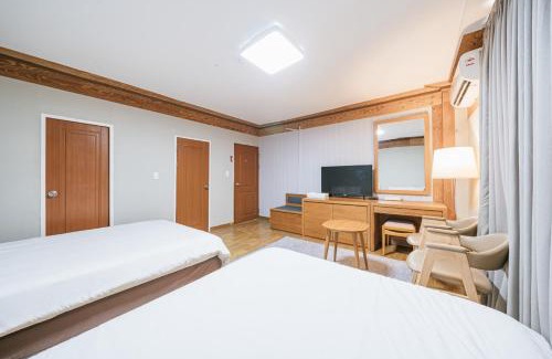 Yeon-dong Hotel | Jeju Miracle Hotel
