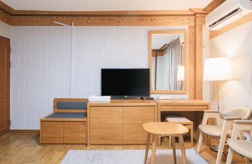 Yeon-dong Hotel | Jeju Miracle Hotel