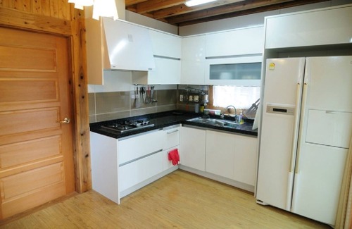 Pyoseon Casa | Jeju Sannaedeul Pension