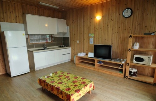 Pyoseon Casa | Jeju Sannaedeul Pension