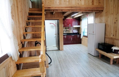 Pyoseon Casa | Jeju Sannaedeul Pension