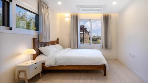 Hallim Casa | Jeju Stay Rowoon Dockchae Pension