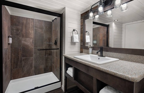 Larkspur Hotel | Jellystone Park at Larkspur