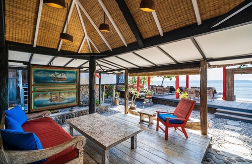 Purwakerti Cabaña | JEMELUK Beach Front Cottage con una espaciosa terraza privada