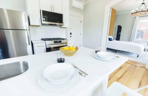 Federal Hill Apartamento | Jennifer's Spa-Like Modern & Chic Broadway Retreat