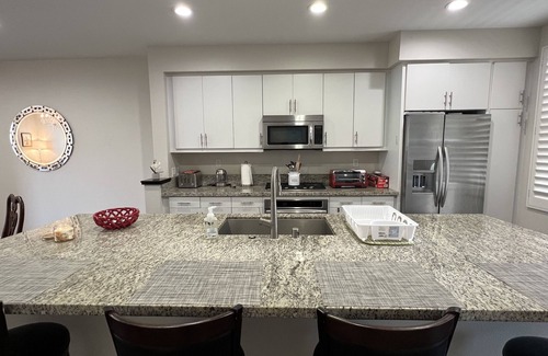 Aliso Viejo Casa | Jenny's Modern Luxury 3B Townhome in Aliso Viejo