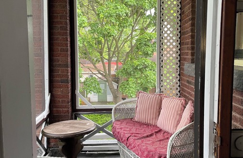 Welland Casa | Jenny’s Suites, historic house in Welland, 20 minutes from Niagara Falls.