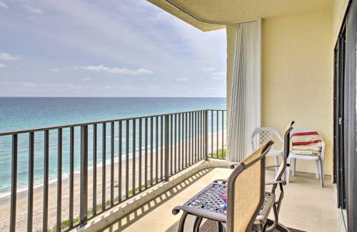 Hutchinson Island South Apartamento | Jensen Beach Condo with Oceanfront Balcony and Pool!