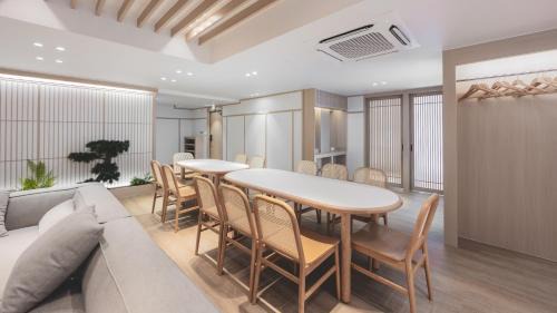 Choryang Cama Y Desayuno | JeongonJae Stay