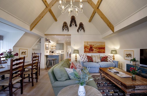 Sherborne Cabaña | Jerards Stables - sleeps 4 guests in 2 bedrooms