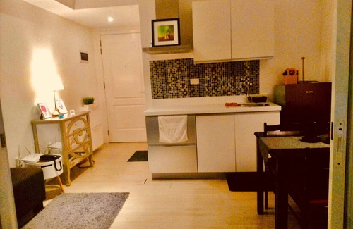 Taguig Condominio | Jerixxz Place, Azure Beach Staycation