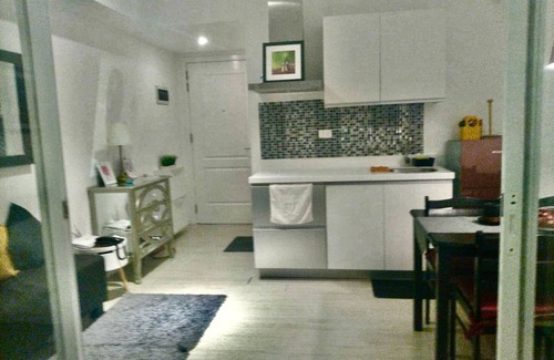 Taguig Condominio | Jerixxz Place, Azure Beach Staycation