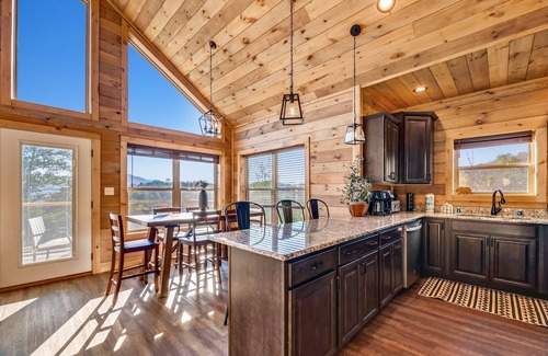 Gatlinburg - Pigeon Forge Cabina | Jerne Ridge 7 Bedroom Cabin by RedAwning